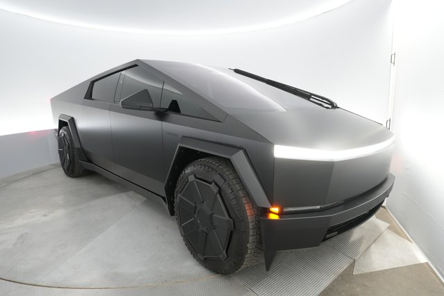 2024 Tesla Cybertruck — photo 13 of 22