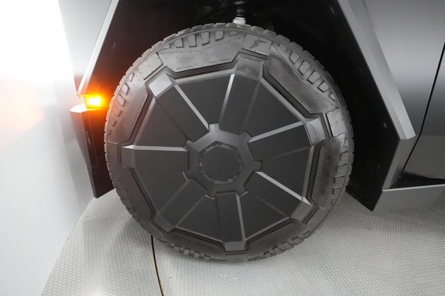 2024 Tesla Cybertruck — photo 7 of 22