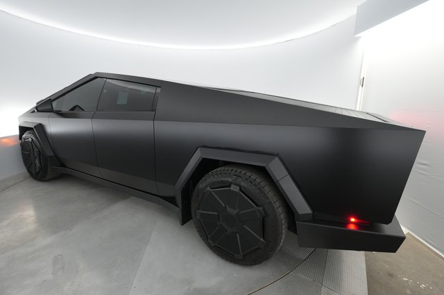 2024 Tesla Cybertruck — photo 8 of 22