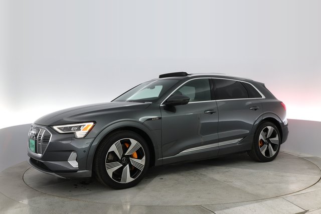 2019 Audi e-tron — photo 11 of 29