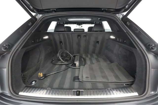 2019 Audi e-tron — photo 22 of 29