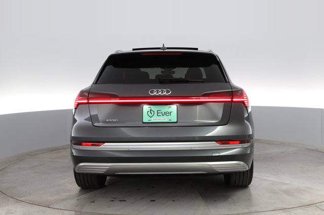 2019 Audi e-tron — photo 9 of 29