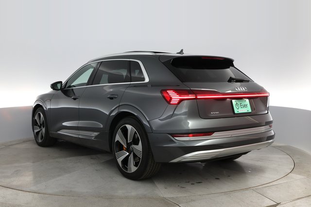 2019 Audi e-tron — photo 10 of 29