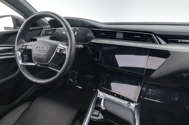 2019 Audi e-tron — photo 3 of 29