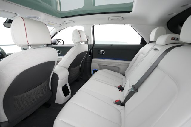 2022 Hyundai IONIQ 5 — photo 16 of 39