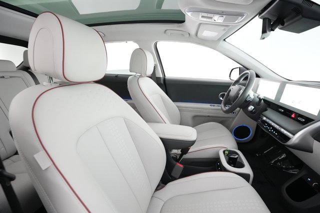 2022 Hyundai IONIQ 5 — photo 17 of 39