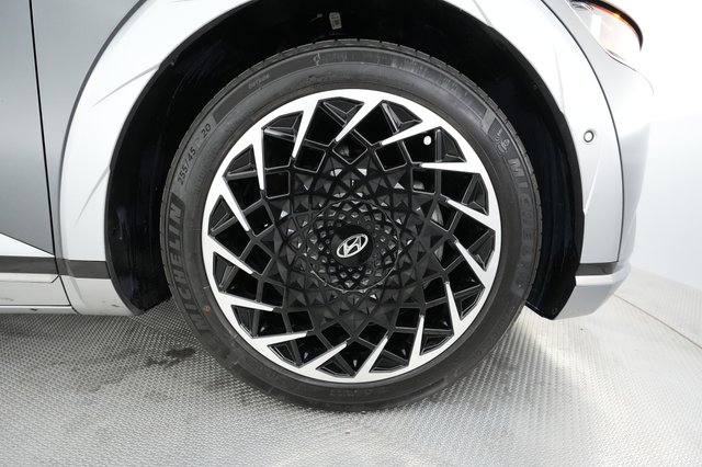 2022 Hyundai IONIQ 5 — photo 13 of 39