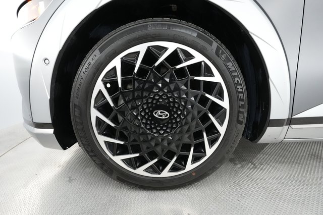 2022 Hyundai IONIQ 5 — photo 11 of 39