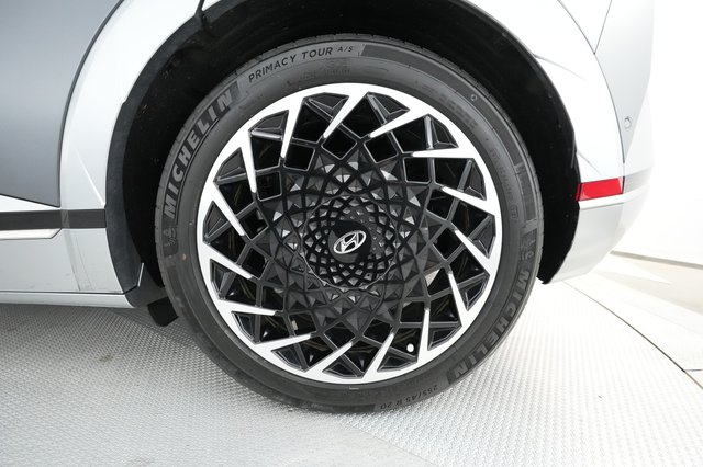 2022 Hyundai IONIQ 5 — photo 12 of 39