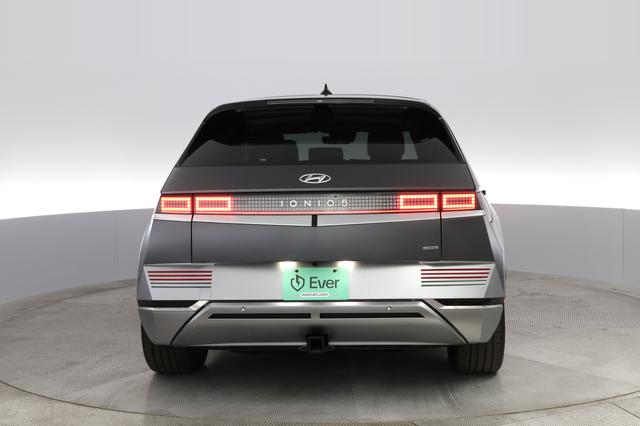 2022 Hyundai IONIQ 5 — photo 8 of 39
