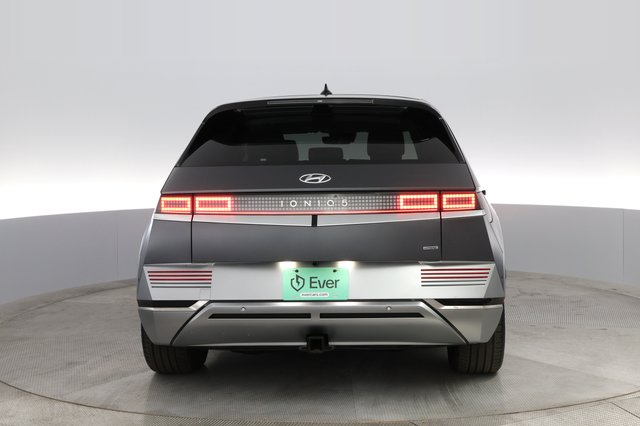 2022 Hyundai IONIQ 5 — photo 8 of 39