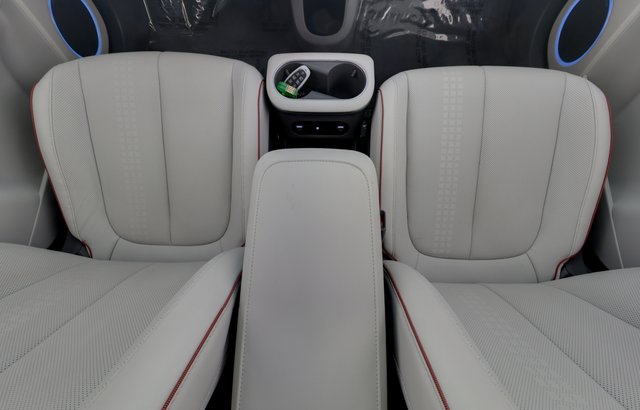 2022 Hyundai IONIQ 5 — photo 18 of 39