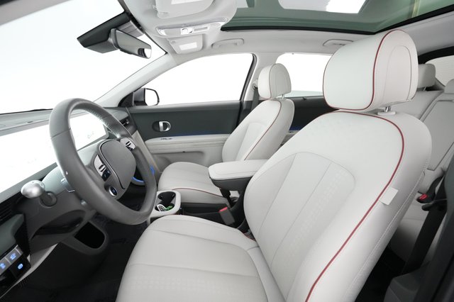 2022 Hyundai IONIQ 5 — photo 15 of 39