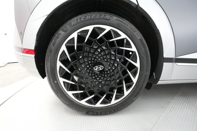 2022 Hyundai IONIQ 5 — photo 14 of 39