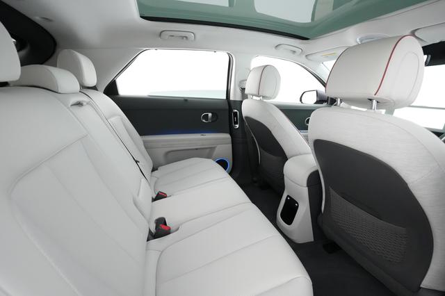 2022 Hyundai IONIQ 5 — photo 3 of 39