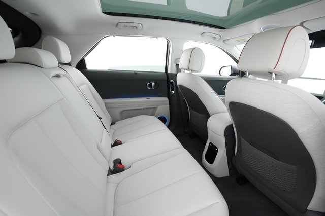 2022 Hyundai IONIQ 5 — photo 3 of 39