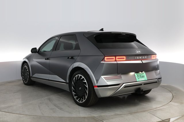 2022 Hyundai IONIQ 5 — photo 9 of 39