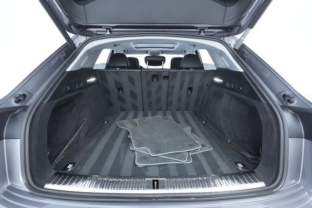 2021 Audi e-tron — photo 17 of 28