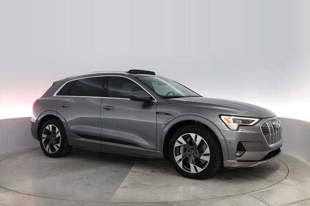 2021 Audi e-tron — photo 7 of 28