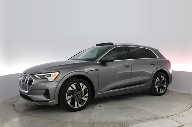 2021 Audi e-tron — photo 10 of 28
