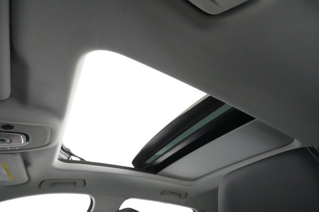 2021 Audi e-tron — photo 18 of 28