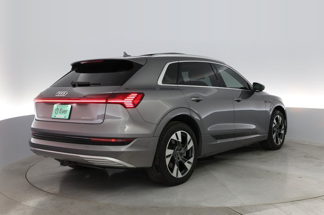 2021 Audi e-tron — photo 2 of 28