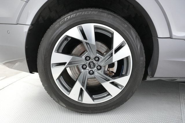 2021 Audi e-tron — photo 14 of 28