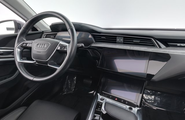 2021 Audi e-tron — photo 3 of 28