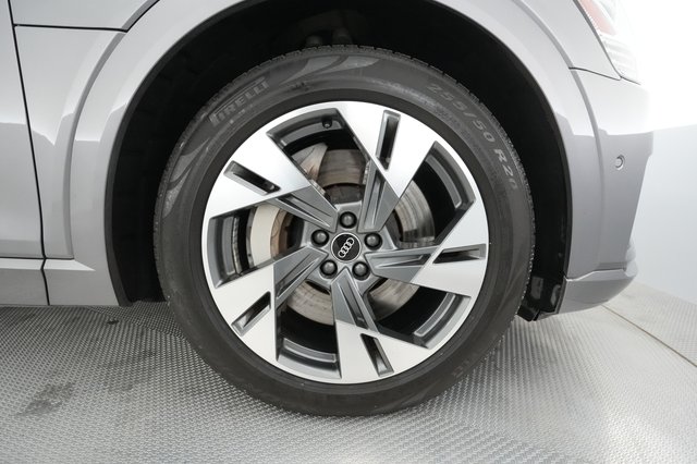 2021 Audi e-tron — photo 13 of 28