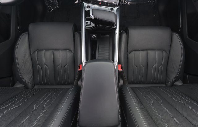 2021 Audi e-tron — photo 16 of 28