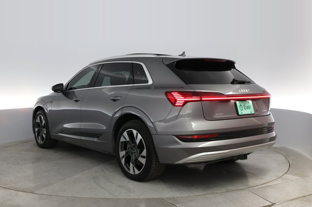 2021 Audi e-tron — photo 9 of 28
