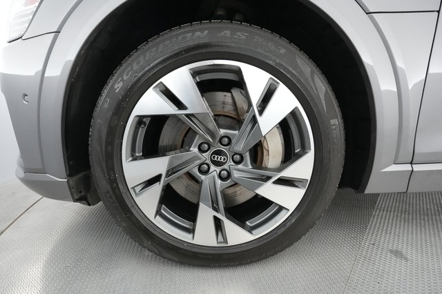 2021 Audi e-tron — photo 11 of 28