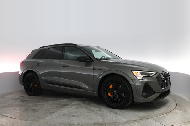 2022 Audi e-tron — photo 8 of 28
