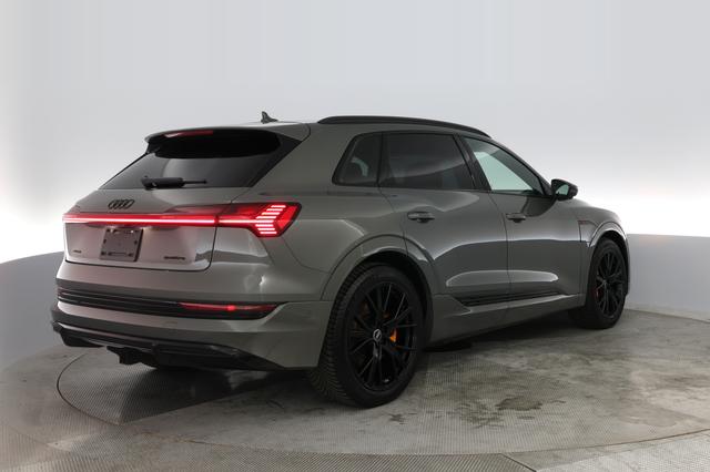 2022 Audi e-tron — photo 2 of 28