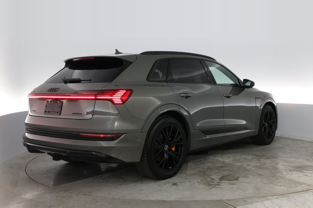 2022 Audi e-tron — photo 2 of 28
