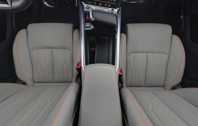 2022 Audi e-tron — photo 20 of 28