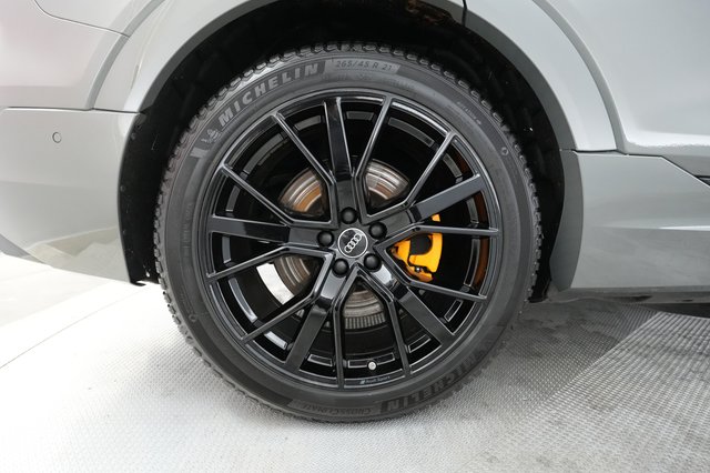 2022 Audi e-tron — photo 15 of 28