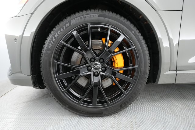 2022 Audi e-tron — photo 12 of 28