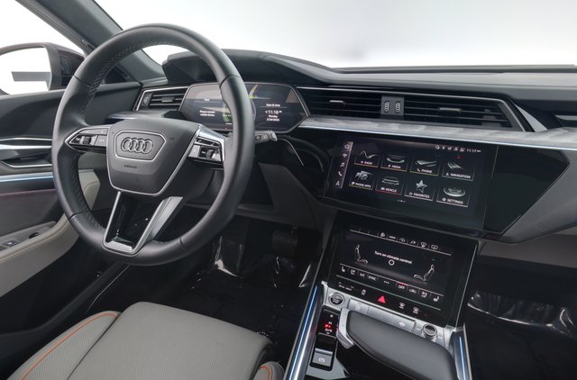2022 Audi e-tron — photo 3 of 28