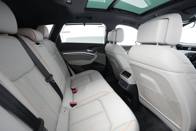 2022 Audi e-tron — photo 4 of 28