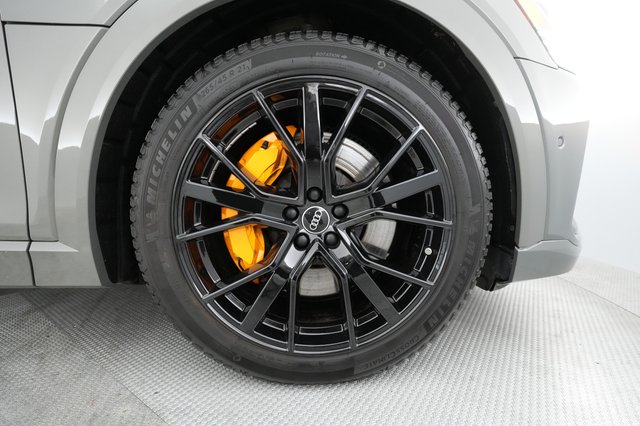 2022 Audi e-tron — photo 14 of 28