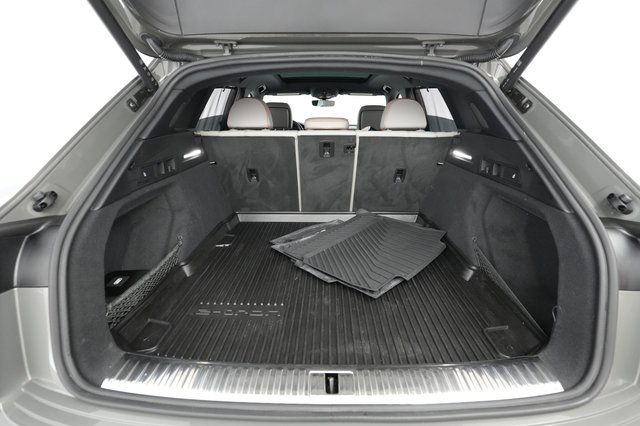 2022 Audi e-tron — photo 23 of 28
