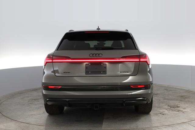 2022 Audi e-tron — photo 9 of 28