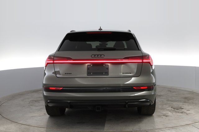 2022 Audi e-tron — photo 9 of 28