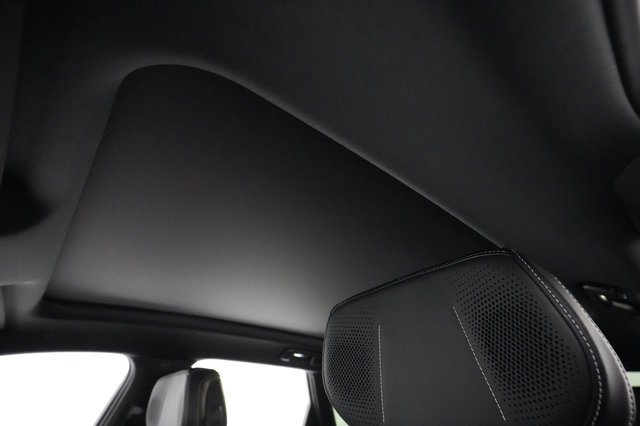 2023 Cadillac LYRIQ — photo 18 of 22