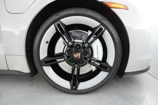 2021 Porsche Taycan — photo 15 of 29