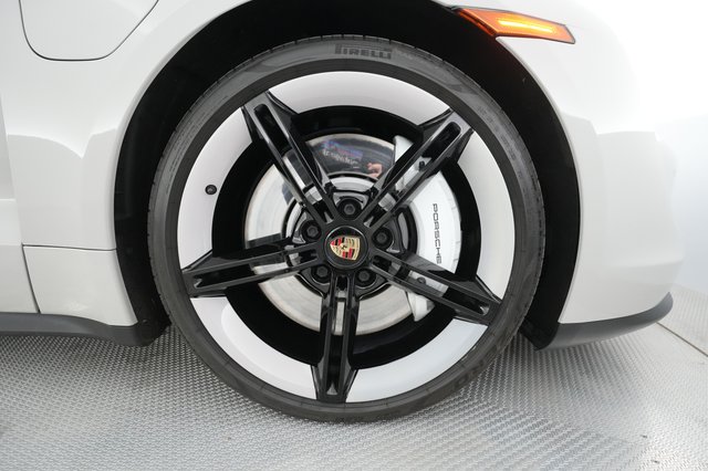 2021 Porsche Taycan — photo 15 of 29