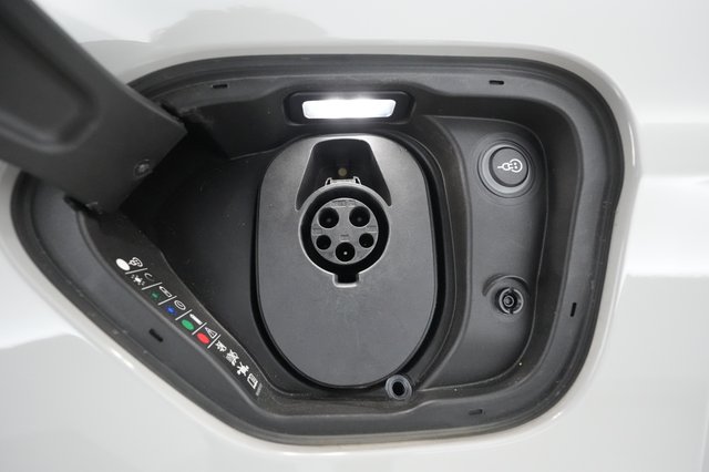 2021 Porsche Taycan — photo 24 of 29