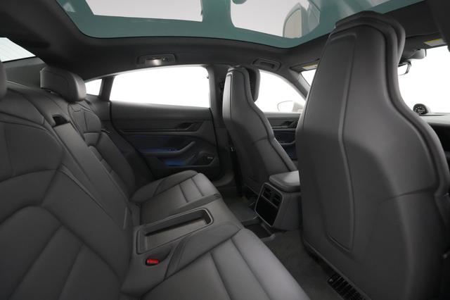 2021 Porsche Taycan — photo 3 of 29