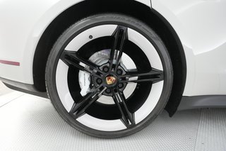 2021 Porsche Taycan — photo 16 of 29